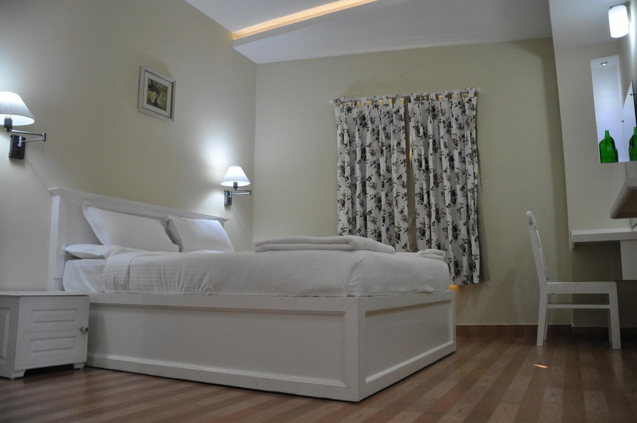 Daffodils Spice Court Hotell Kochi Exteriör bild