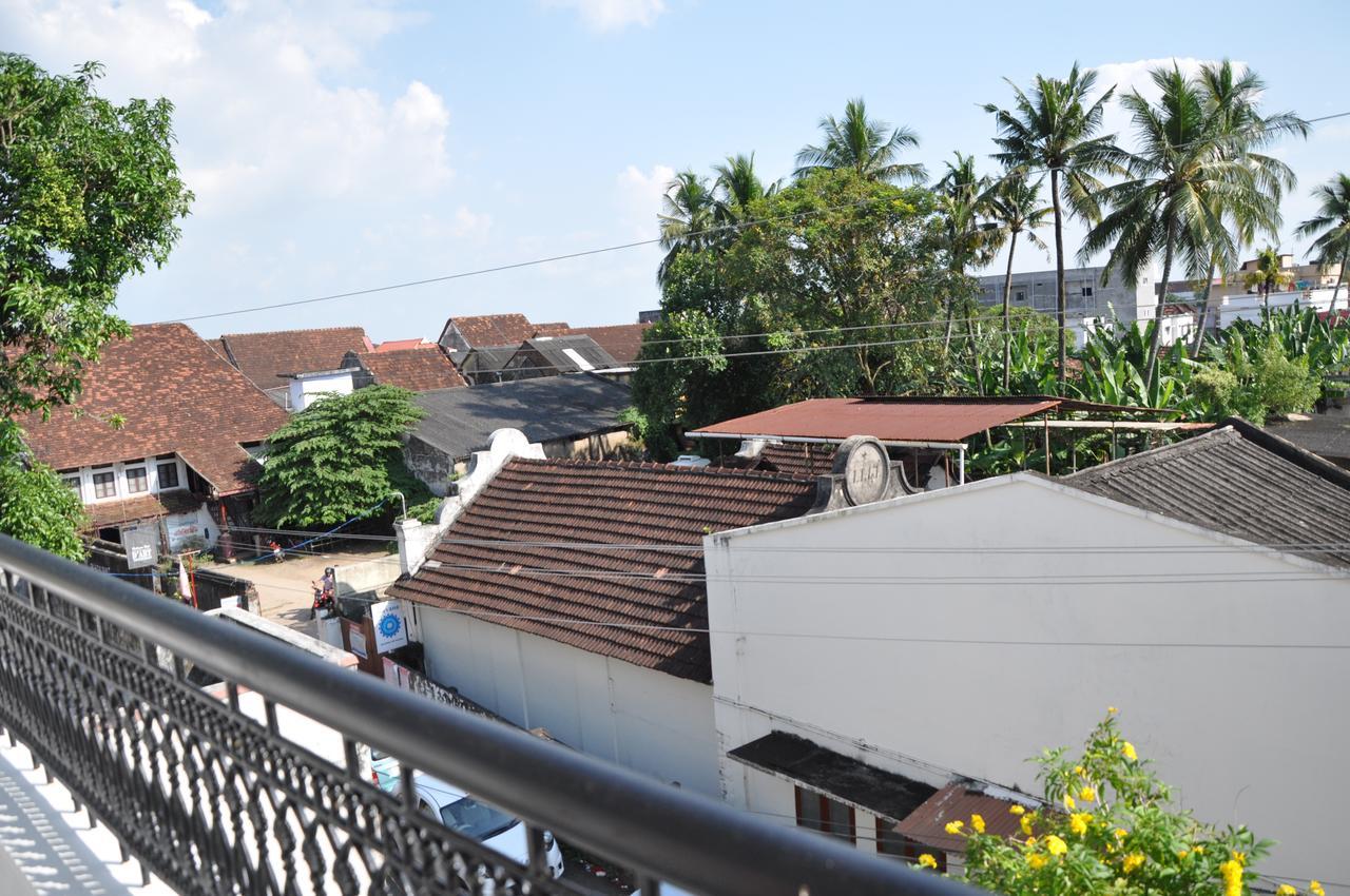Daffodils Spice Court Hotell Kochi Exteriör bild