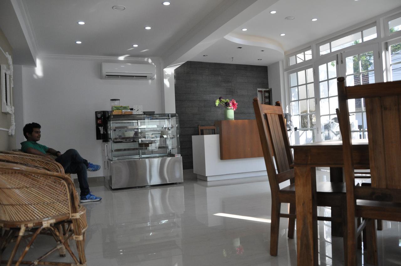 Daffodils Spice Court Hotell Kochi Exteriör bild