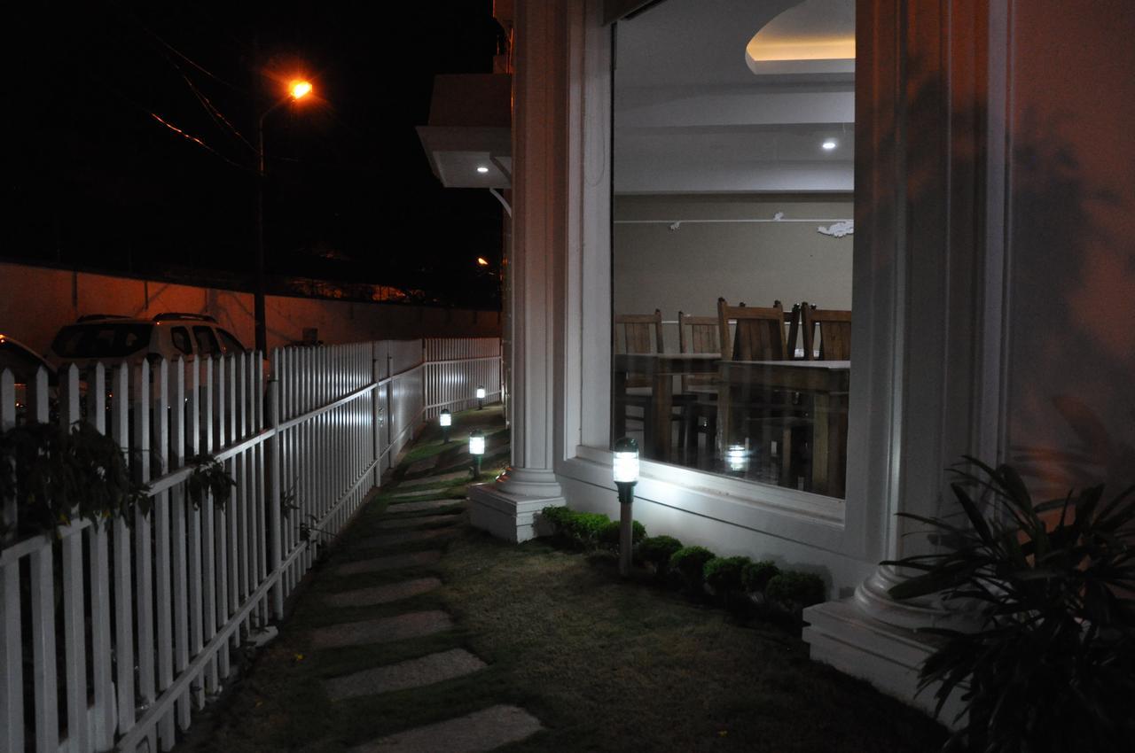 Daffodils Spice Court Hotell Kochi Exteriör bild