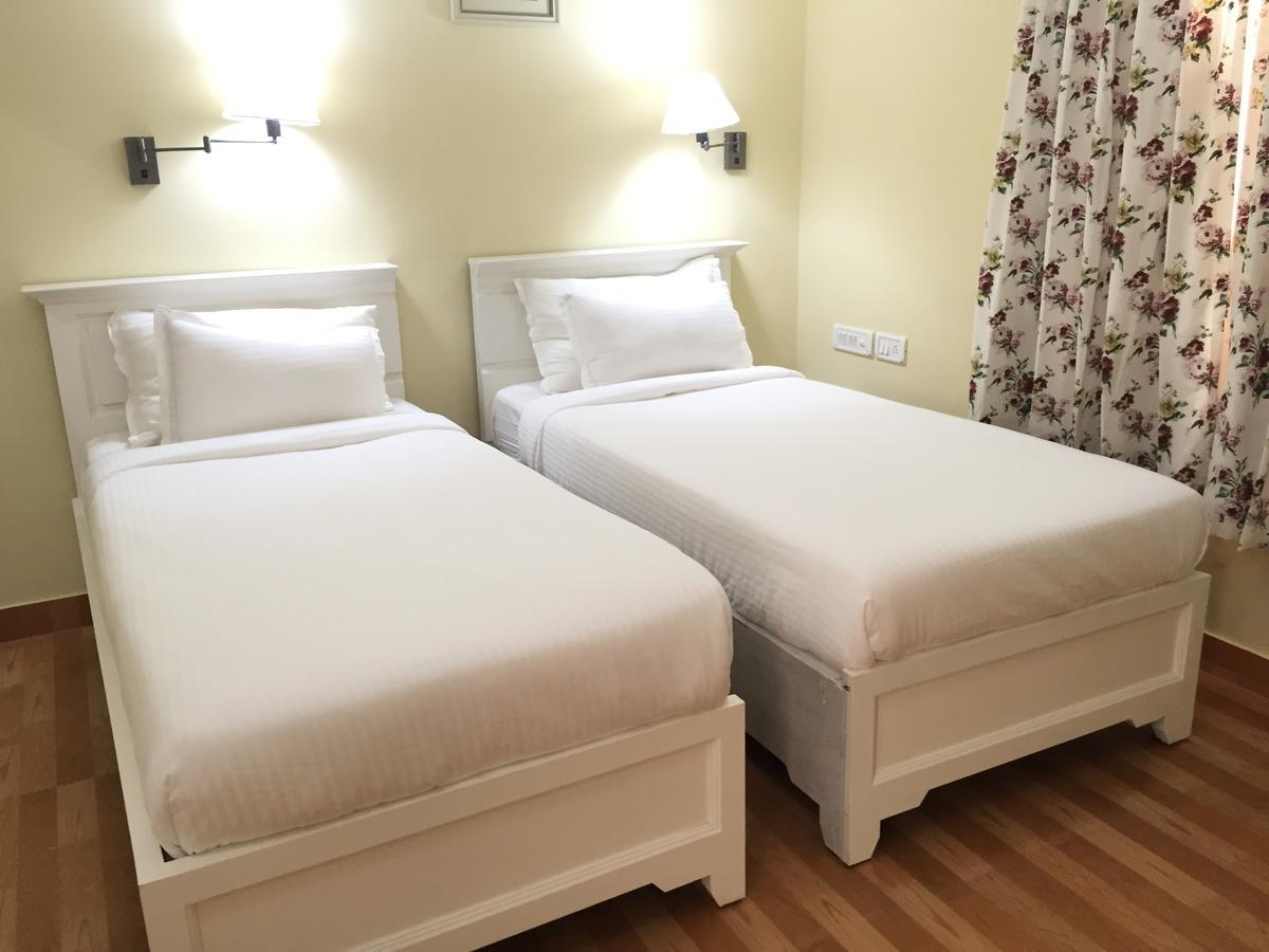 Daffodils Spice Court Hotell Kochi Exteriör bild