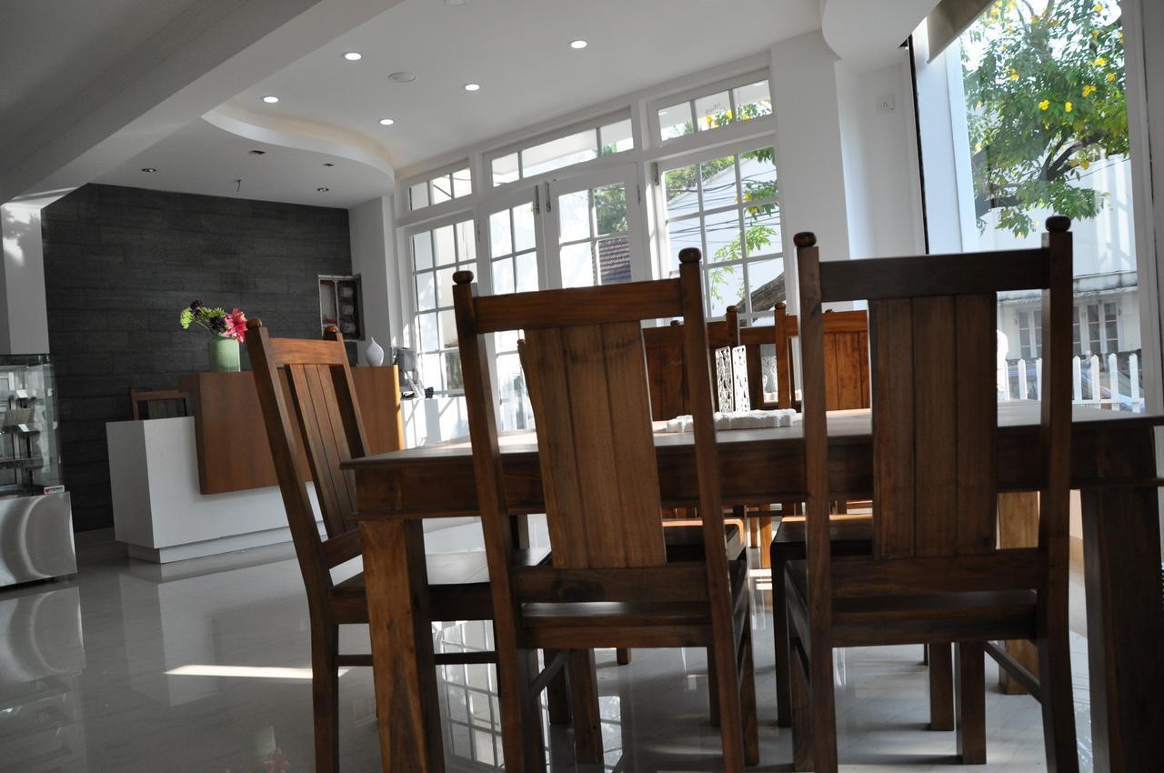 Daffodils Spice Court Hotell Kochi Exteriör bild