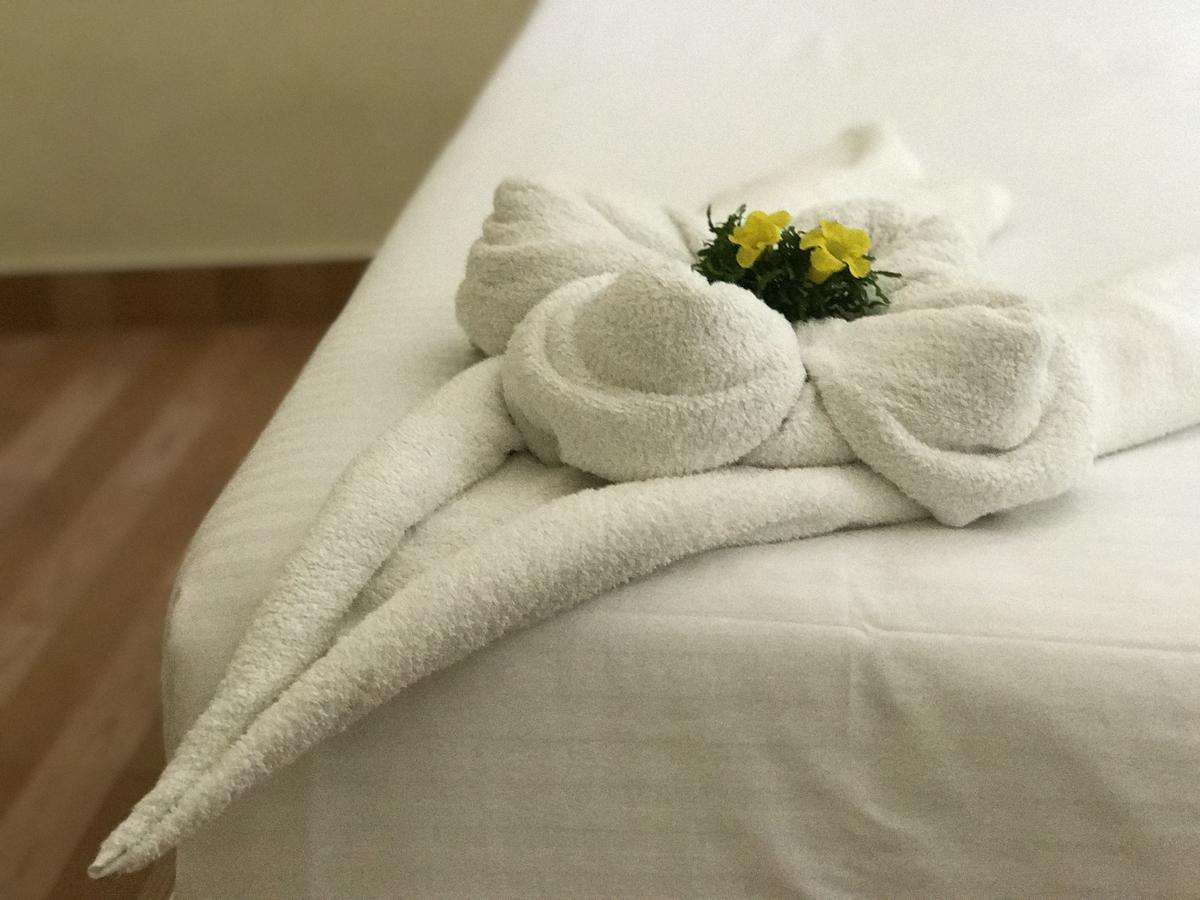 Daffodils Spice Court Hotell Kochi Exteriör bild