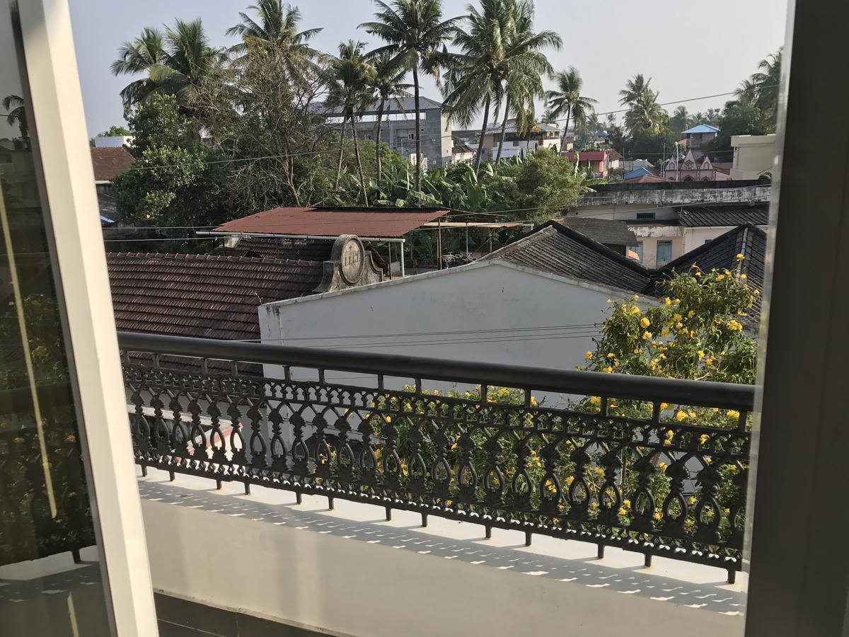 Daffodils Spice Court Hotell Kochi Exteriör bild