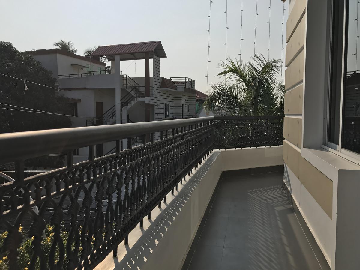 Daffodils Spice Court Hotell Kochi Exteriör bild