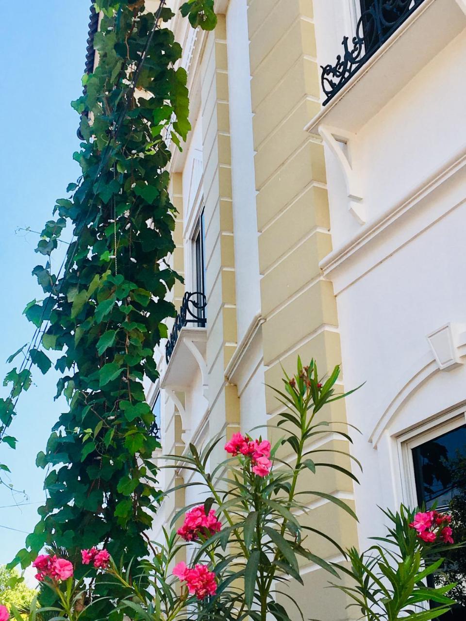 Daffodils Spice Court Hotell Kochi Exteriör bild